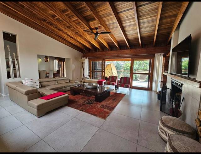 4 BEDROOM HOUSE FOR SALE IN HOUGHTON ESTATE